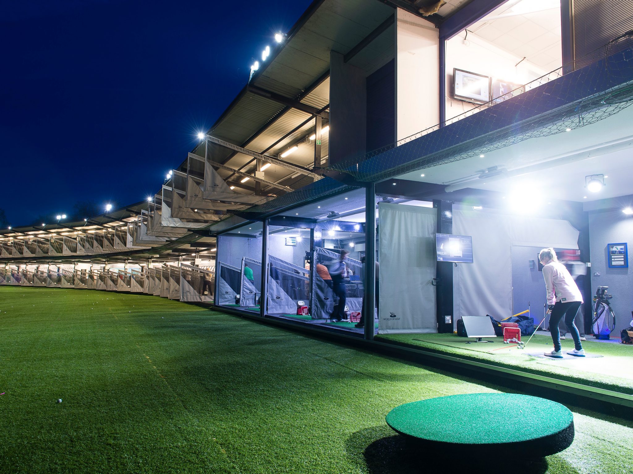 Indoor coaching bay with launch monitor at World of Golf